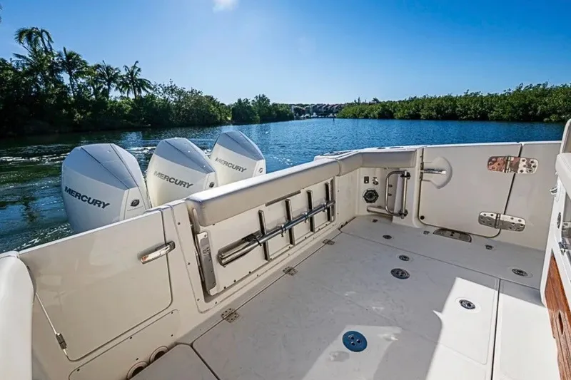Slide: The Image of Boston Whaler 350 Realm 2022 - 10