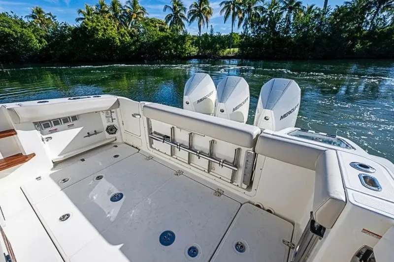 Slide: The Image of Boston Whaler 350 Realm 2022 - 9