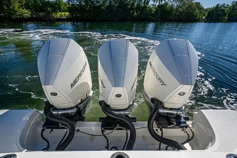 Slide: The Image of Boston Whaler 350 Realm 2022 - 8