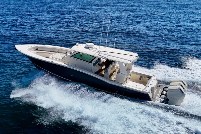 Slide: The Image of Scout 425 LXF 2023 - 12