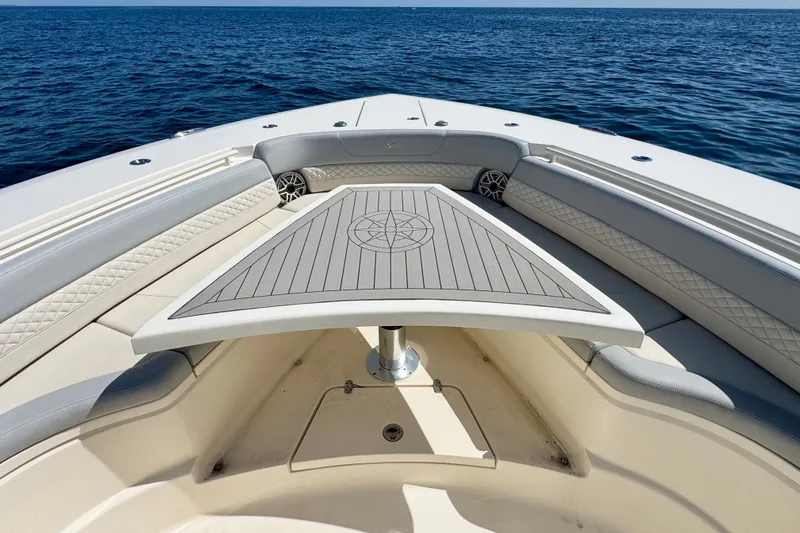 Slide: The Image of Scout 425 LXF 2023 - 25