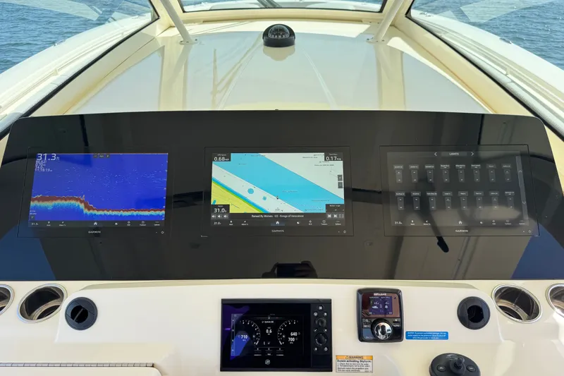 Slide: The Image of Scout 425 LXF 2023 - 16