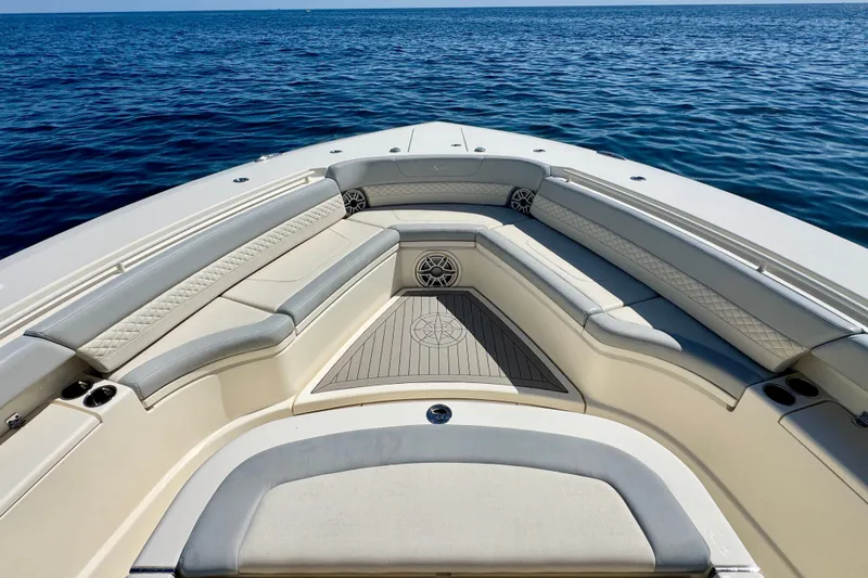 Slide: The Image of Scout 425 LXF 2023 - 22