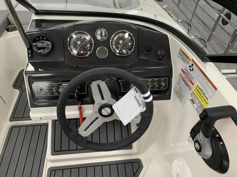 Slide: The Image of Bayliner VR4 2025 - 13