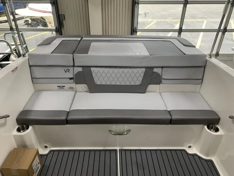 Slide: The Image of Bayliner VR4 2025 - 14