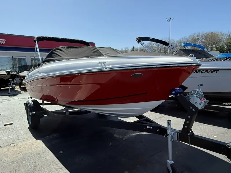 Slide: The Image of Bayliner VR4 2025 - 2