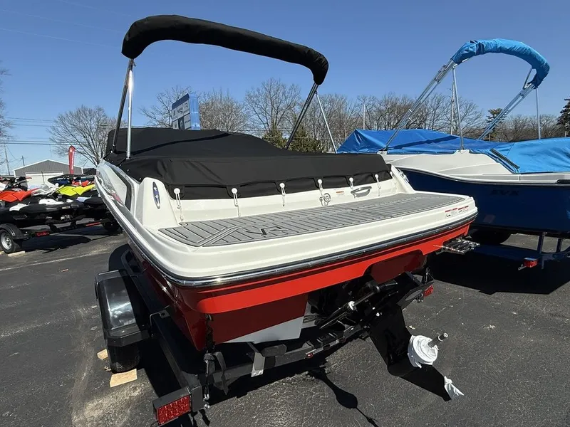 Slide: The Image of Bayliner VR4 2025 - 3