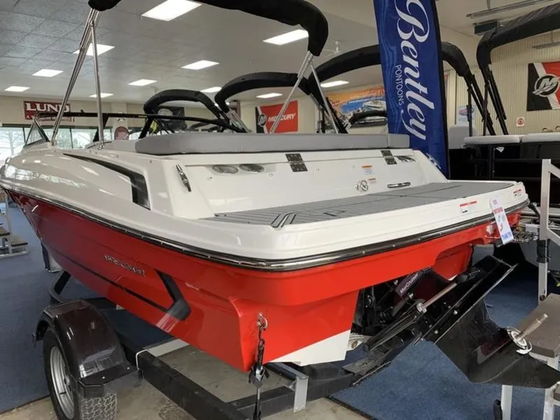 Slide: The Image of Bayliner VR4 2025 - 5