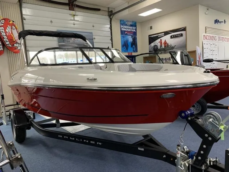 Slide: The Image of Bayliner VR4 2025 - 6