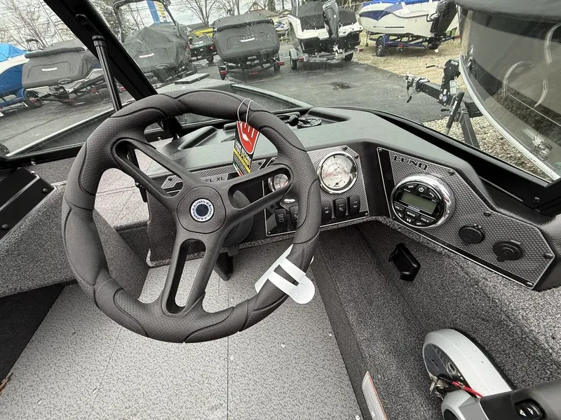 Slide: The Image of Lund 1650 Rebel XL Sport 2025 - 12