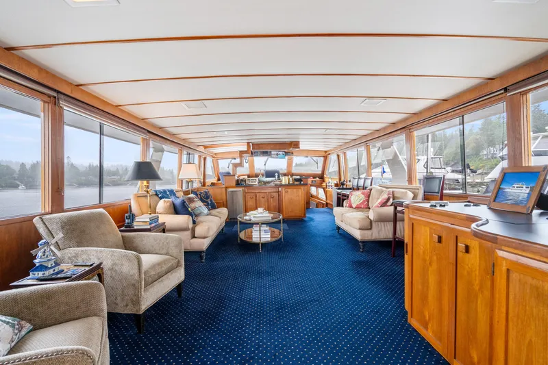 Slide: The Image of McQueen Motoryacht 1980 - 18