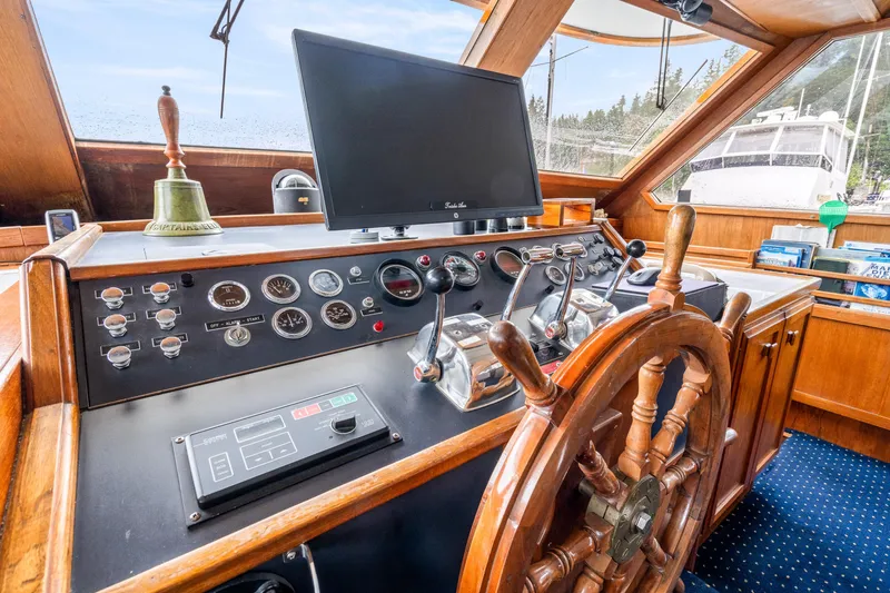 Slide: The Image of McQueen Motoryacht 1980 - 27