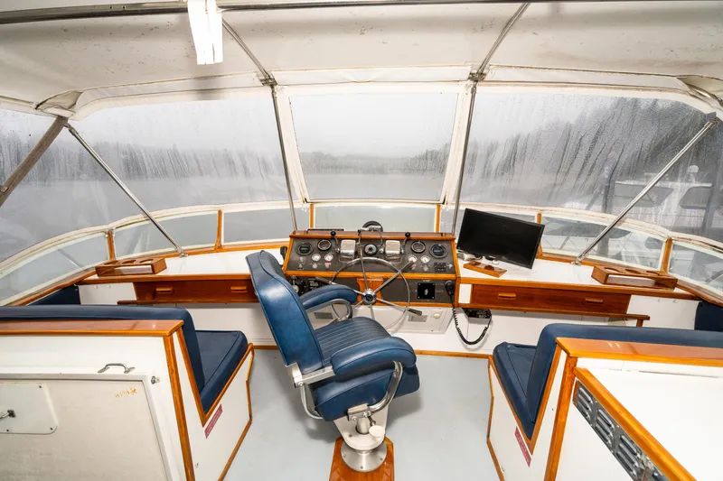 Slide: The Image of McQueen Motoryacht 1980 - 40