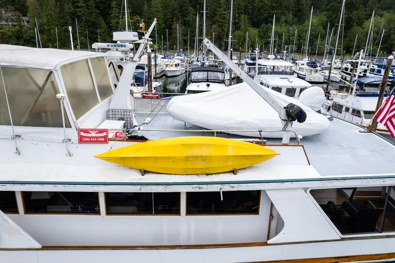 Slide: The Image of McQueen Motoryacht 1980 - 5