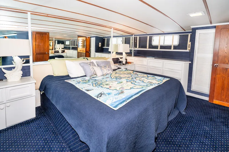 Slide: The Image of McQueen Motoryacht 1980 - 54