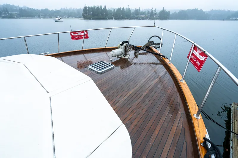 Slide: The Image of McQueen Motoryacht 1980 - 77