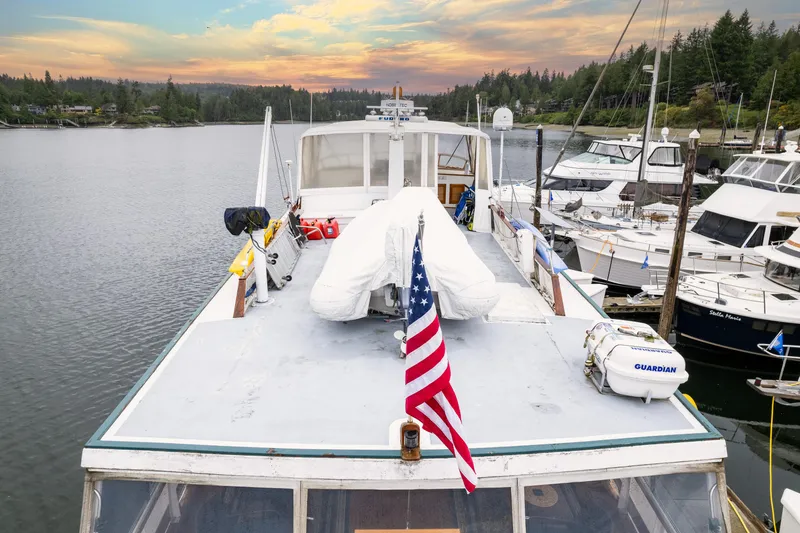 Slide: The Image of McQueen Motoryacht 1980 - 4