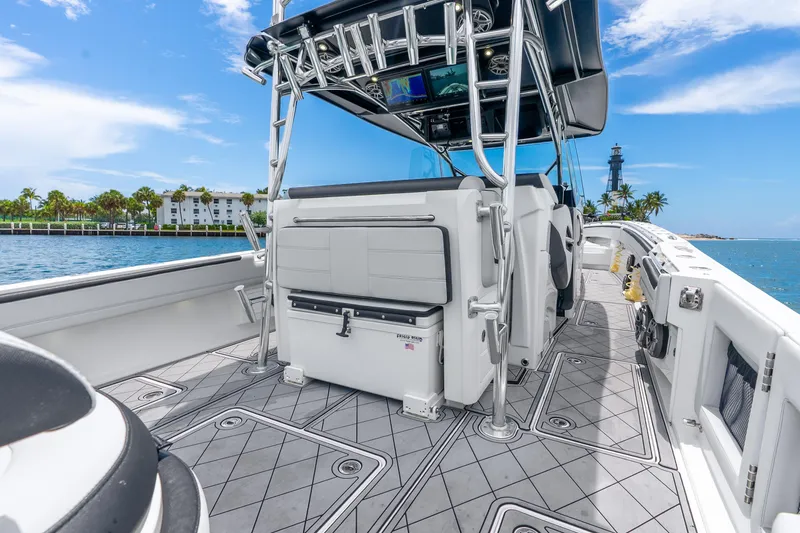 Slide: The Image of Nor-Tech 452 Super Fish 2024 - 16