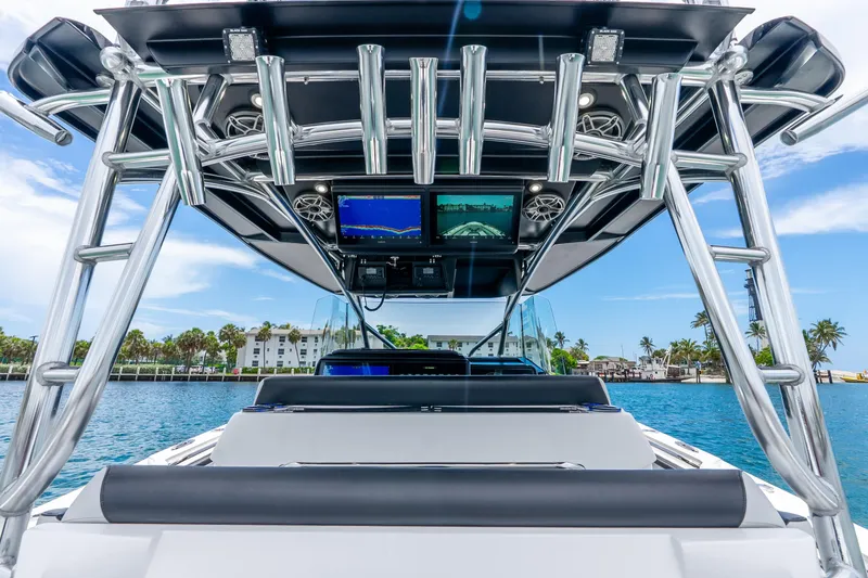 Slide: The Image of Nor-Tech 452 Super Fish 2024 - 15