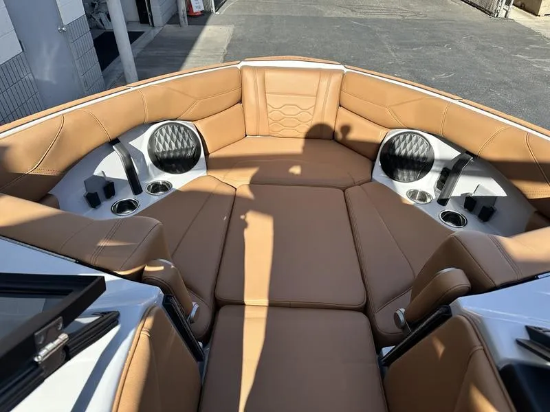 Slide: The Image of Malibu 23 LSV 2026 - 17