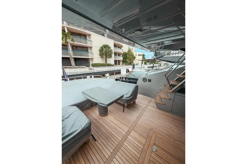 Slide: The Image of Sunseeker Predator 84 2010 - 6
