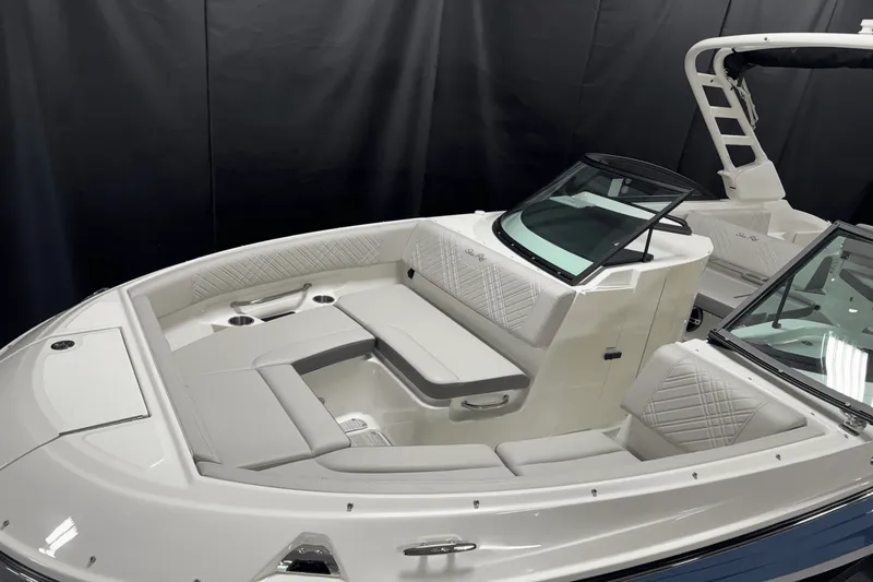 Slide: The Image of Sea Ray SDX 250 Outboard 2025 - 1