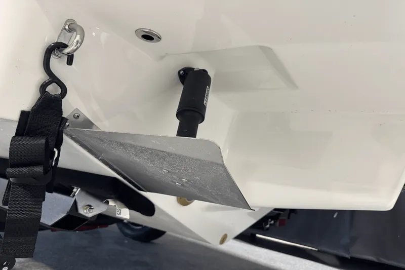 Slide: The Image of Sea Ray SDX 250 Outboard 2025 - 11