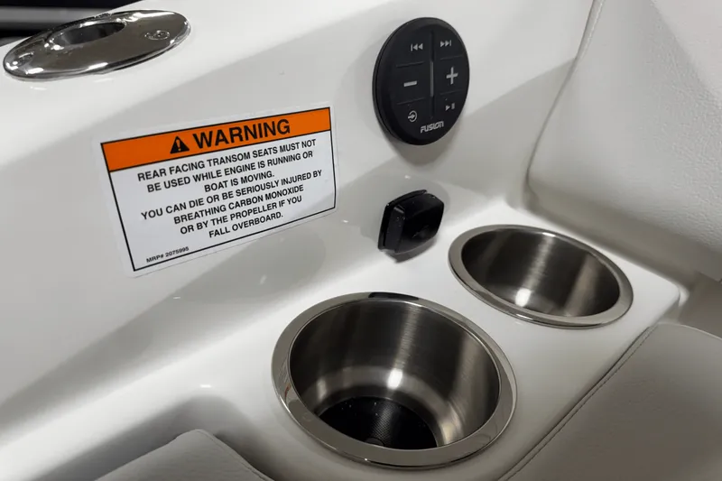 Slide: The Image of Sea Ray SDX 250 Outboard 2025 - 18