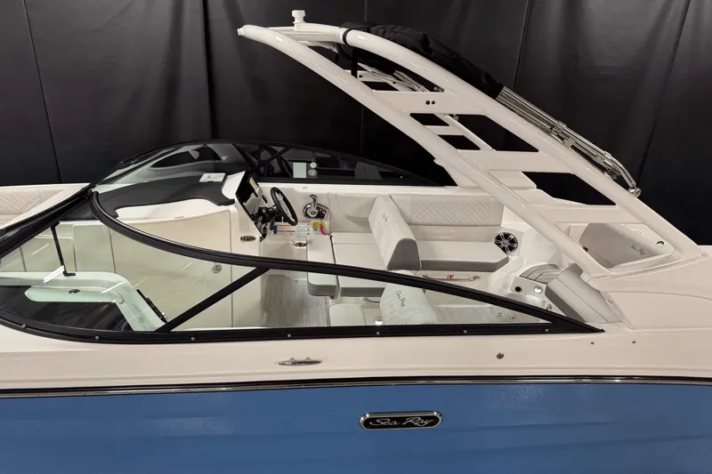 Slide: The Image of Sea Ray SDX 250 Outboard 2025 - 2