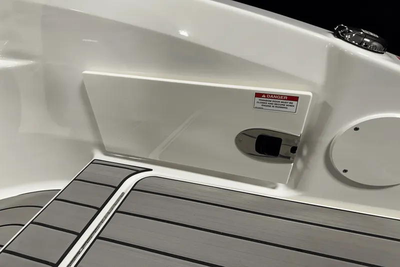 Slide: The Image of Sea Ray SDX 250 Outboard 2025 - 23
