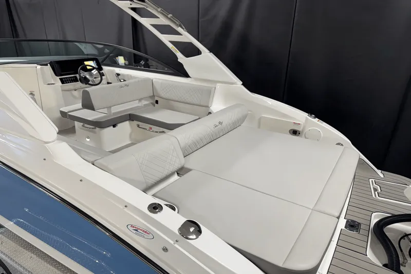 Slide: The Image of Sea Ray SDX 250 Outboard 2025 - 3