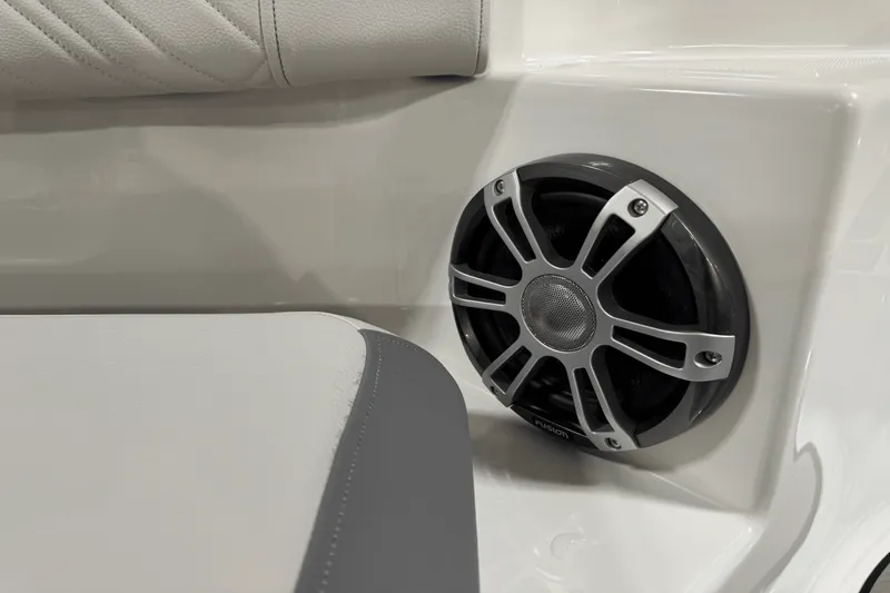 Slide: The Image of Sea Ray SDX 250 Outboard 2025 - 34