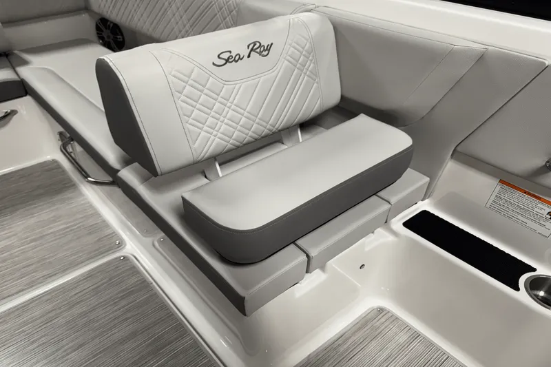 Slide: The Image of Sea Ray SDX 250 Outboard 2025 - 40