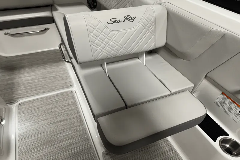 Slide: The Image of Sea Ray SDX 250 Outboard 2025 - 41