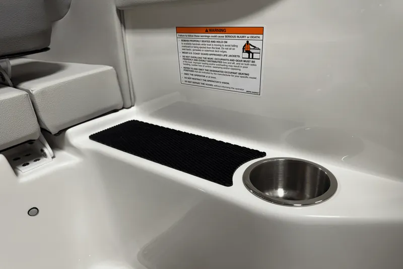 Slide: The Image of Sea Ray SDX 250 Outboard 2025 - 44