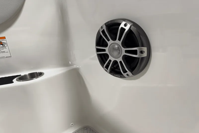 Slide: The Image of Sea Ray SDX 250 Outboard 2025 - 45