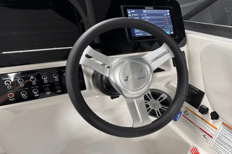 Slide: The Image of Sea Ray SDX 250 Outboard 2025 - 50