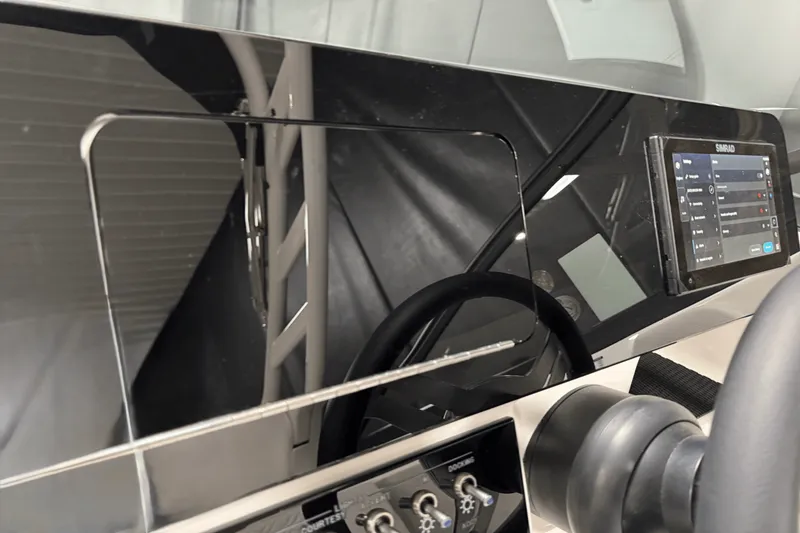 Slide: The Image of Sea Ray SDX 250 Outboard 2025 - 53