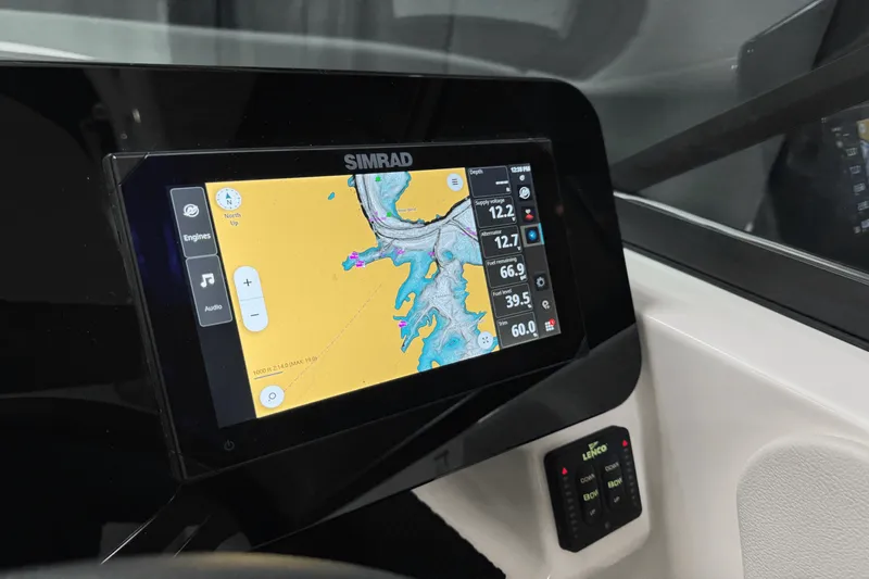 Slide: The Image of Sea Ray SDX 250 Outboard 2025 - 54