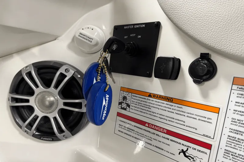 Slide: The Image of Sea Ray SDX 250 Outboard 2025 - 55