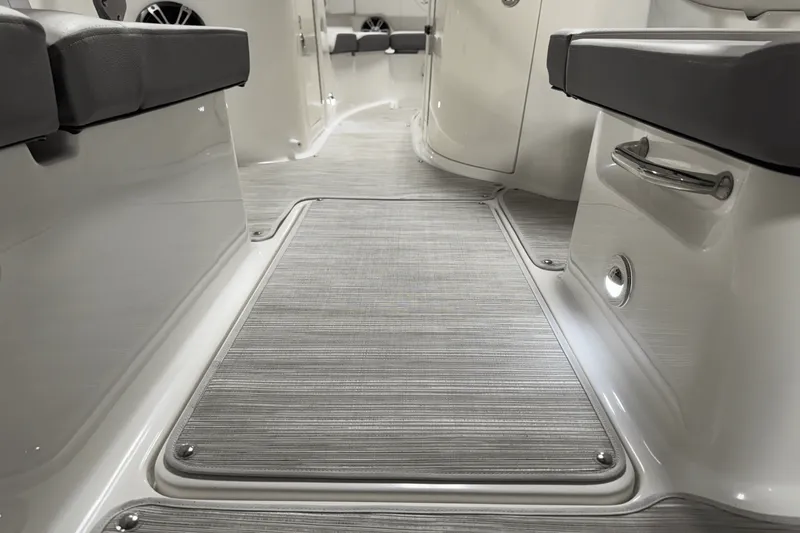 Slide: The Image of Sea Ray SDX 250 Outboard 2025 - 60