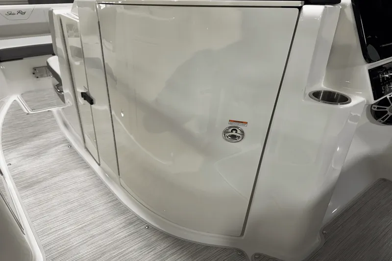 Slide: The Image of Sea Ray SDX 250 Outboard 2025 - 63