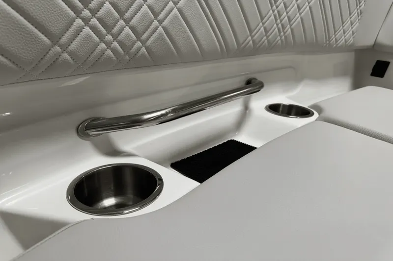 Slide: The Image of Sea Ray SDX 250 Outboard 2025 - 83