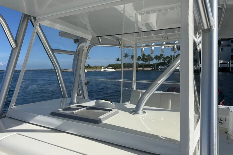 Slide: The Image of SeaVee 370Z 2017 - 23