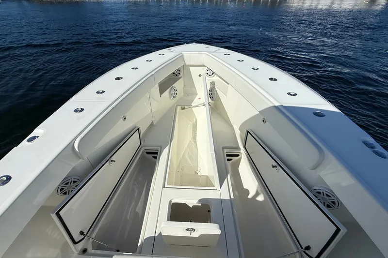 Slide: The Image of SeaVee 370Z 2017 - 28