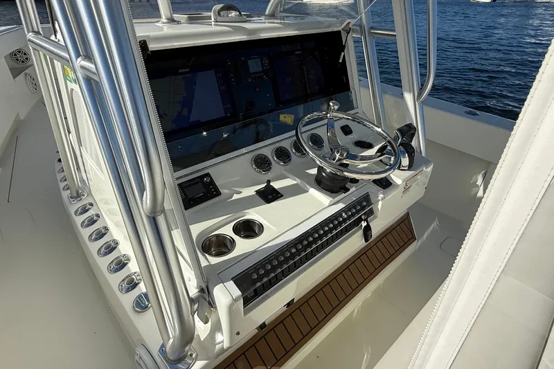 Slide: The Image of SeaVee 370Z 2017 - 21