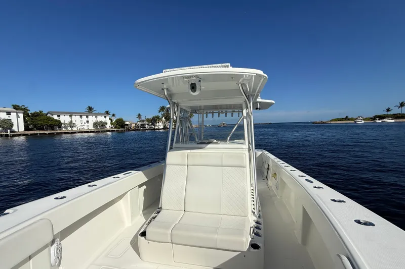 Slide: The Image of SeaVee 370Z 2017 - 25