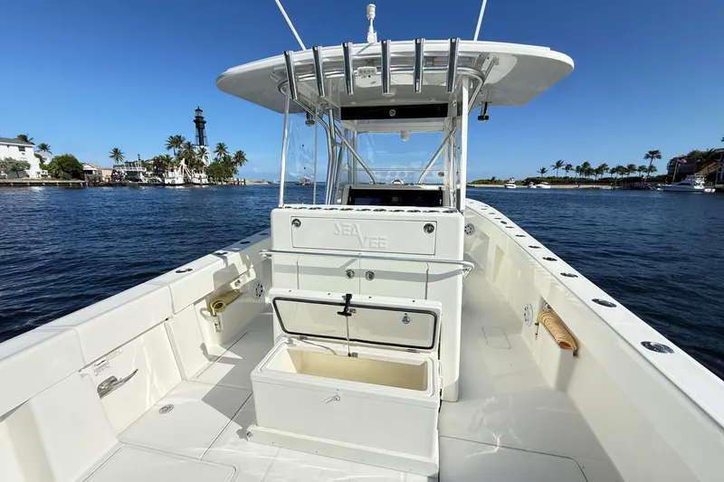 Slide: The Image of SeaVee 370Z 2017 - 14