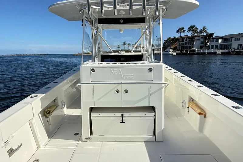 Slide: The Image of SeaVee 370Z 2017 - 13