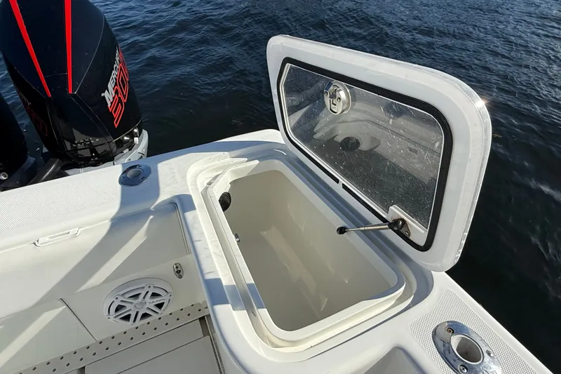 Slide: The Image of SeaVee 370Z 2017 - 19